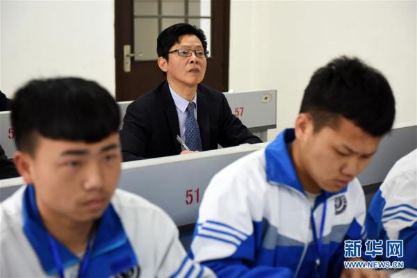 (新华全媒头条·图文互动)(3)少年锦时,有师如父——记浙江对口帮扶教师、贵州台江“名校长爸爸”陈立群