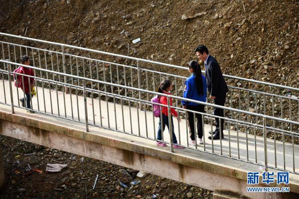 (新华全媒头条·图文互动)(9)少年锦时,有师如父——记浙江对口帮扶教师、贵州台江“名校长爸爸”陈立群