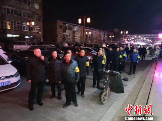 ڣƽ־ԸѲ߶ӵĶԱ100ˣ־Ը߳1000ˣץΥ400ˡκ 