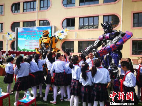 兰州办校园科技节寄望青少年:创新不是科学家专利