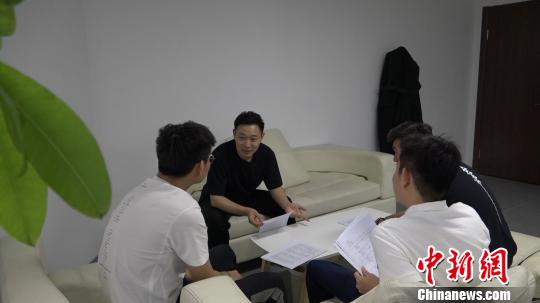 ��90�󡱿��ȵ��ϰ�ת��˵�ѿ��㣺�����������÷�˿����һЦ