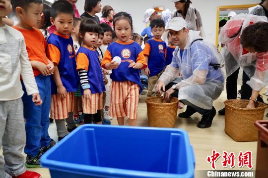 ־Ը׶԰СѹͬСϷ꺣 