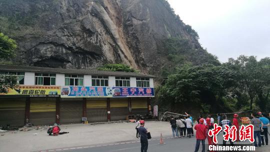 龙头镇笔架山发生山体垮塌。 钟欣 摄