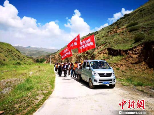 图为模拟抢险物资拉运。青海省水土保持局