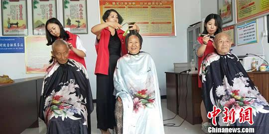 河北平乡村村推行“三干净”改陋习树新风