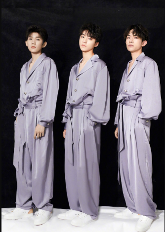 ������20������ �Ŷӳ�Ա�׷�����ף��