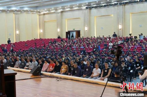 图为案件宣判现场 南法宣 摄