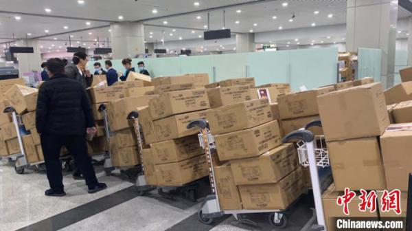 厦门航空30日免费承运的防疫物资。松友摄 林春茵 摄