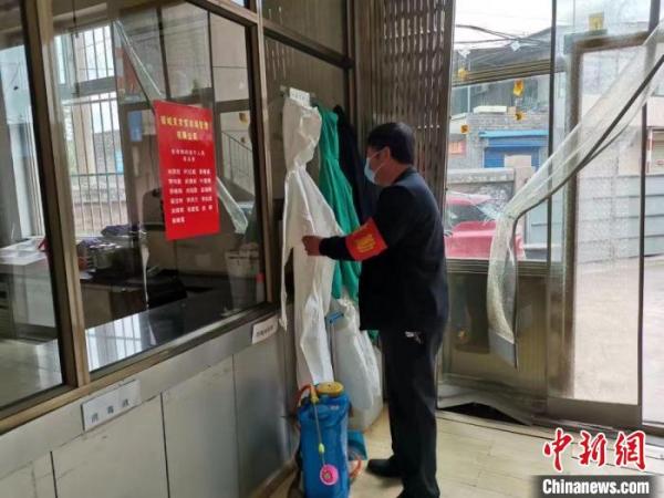 ��������2005��Ӳ������۵�������˳�ǹش�ί�μӹ��������ڣ�ʮ������ũó�г�������һֱ���ص���ء��������� ��