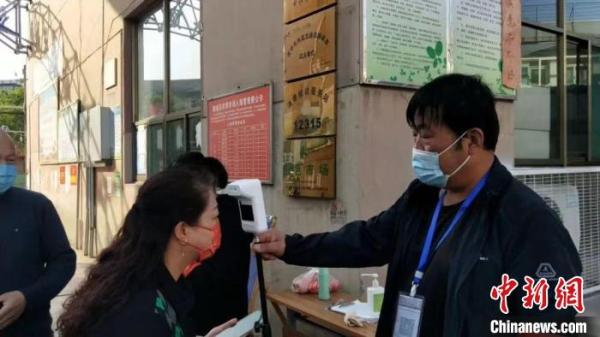 ÿ���峿��������׼ʱ���ߣ�Ϊÿλ�����г���Ա�������¡�ɨ����顢���еǼǣ����ѽ�������Ա����ÿ��֡��������� ��