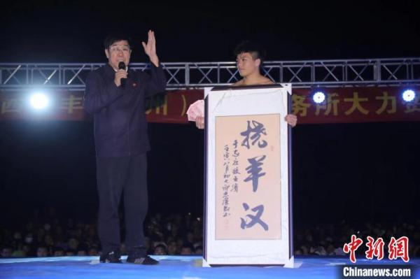 连续摔倒6个对手可获得“挠羊汉”称号 华舰体育供图